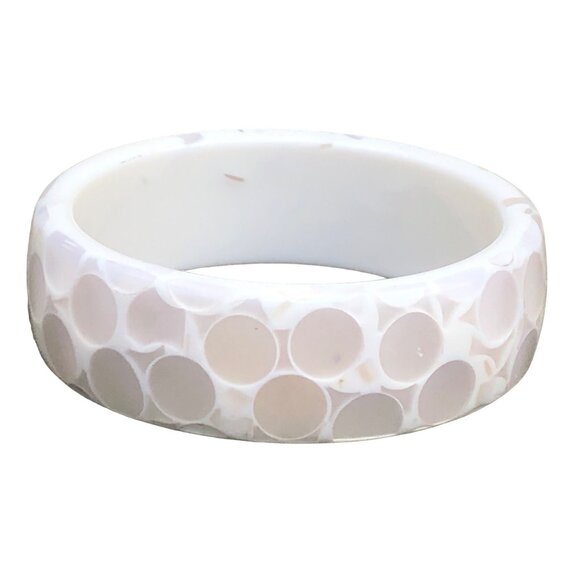 Chunky Vintage White Lucite Bangle Bracelet with Encased Mother of Pearl Polka D - Picture 4 of 7